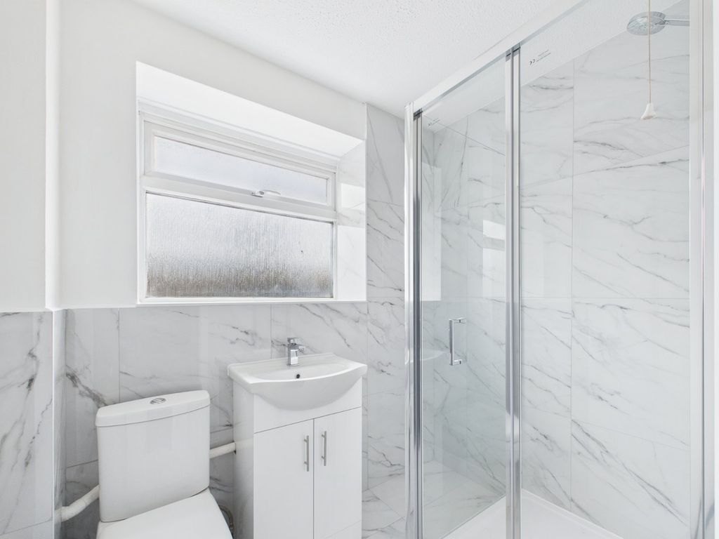 Property photo 2 of 7 Bathroom