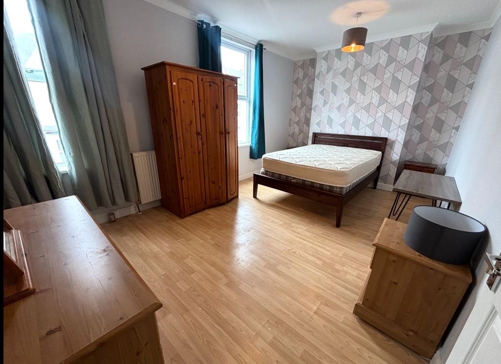 Property photo 2 of 5 Room 3.Jpeg