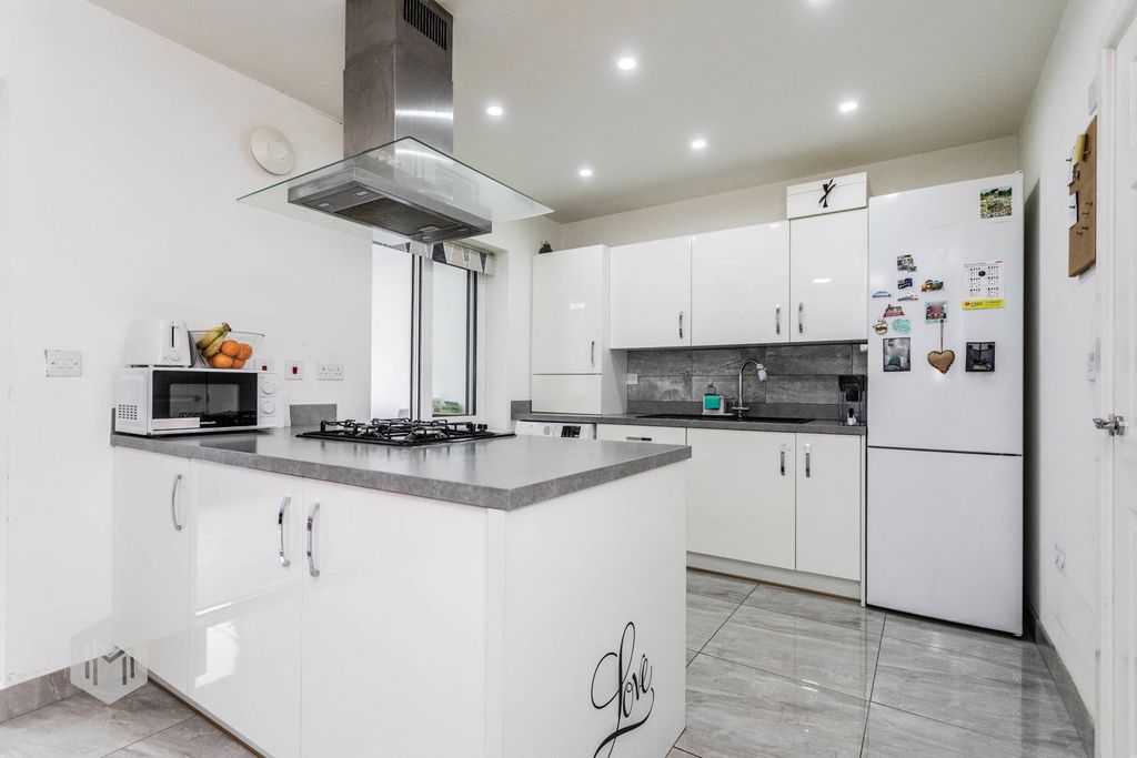 Property photo 2 of 30 Photograph