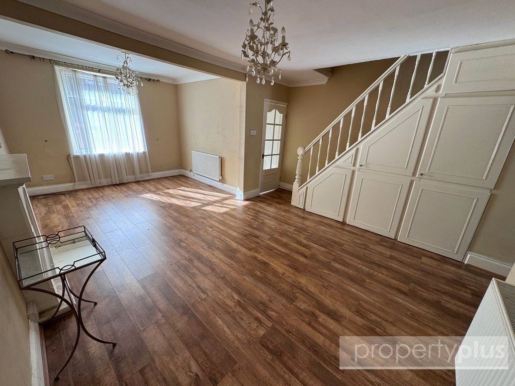 Property photo 2 of 18 Picture No. 13