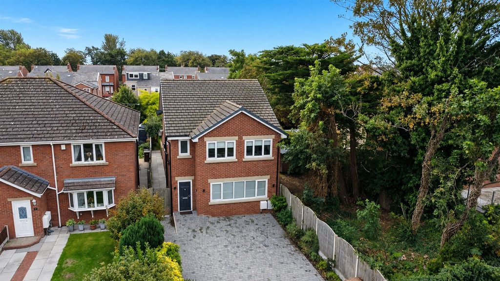 Property photo 1 of 32 Vivian Drive For Sale