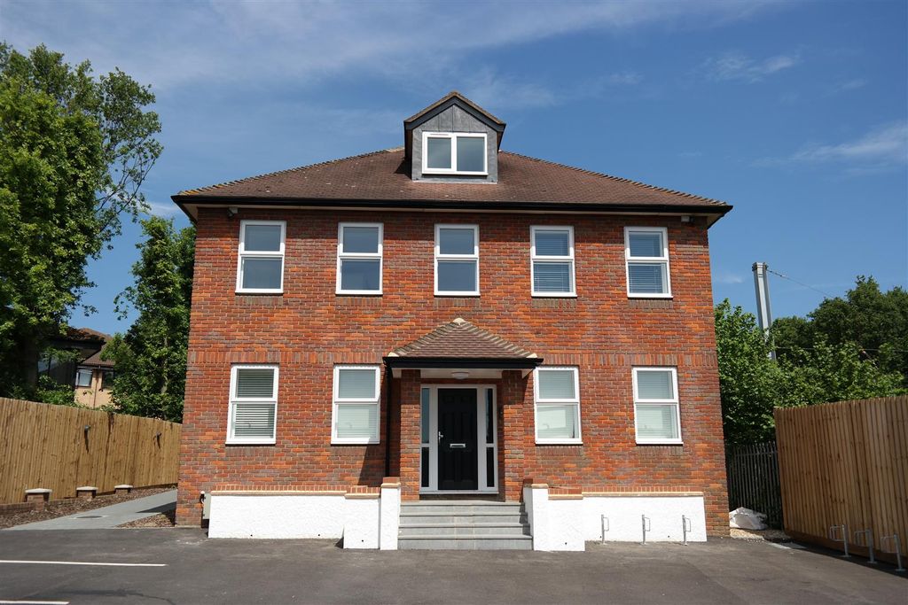 Property photo 1 of 9 Porters Wood - New 2015 (10).Jpg