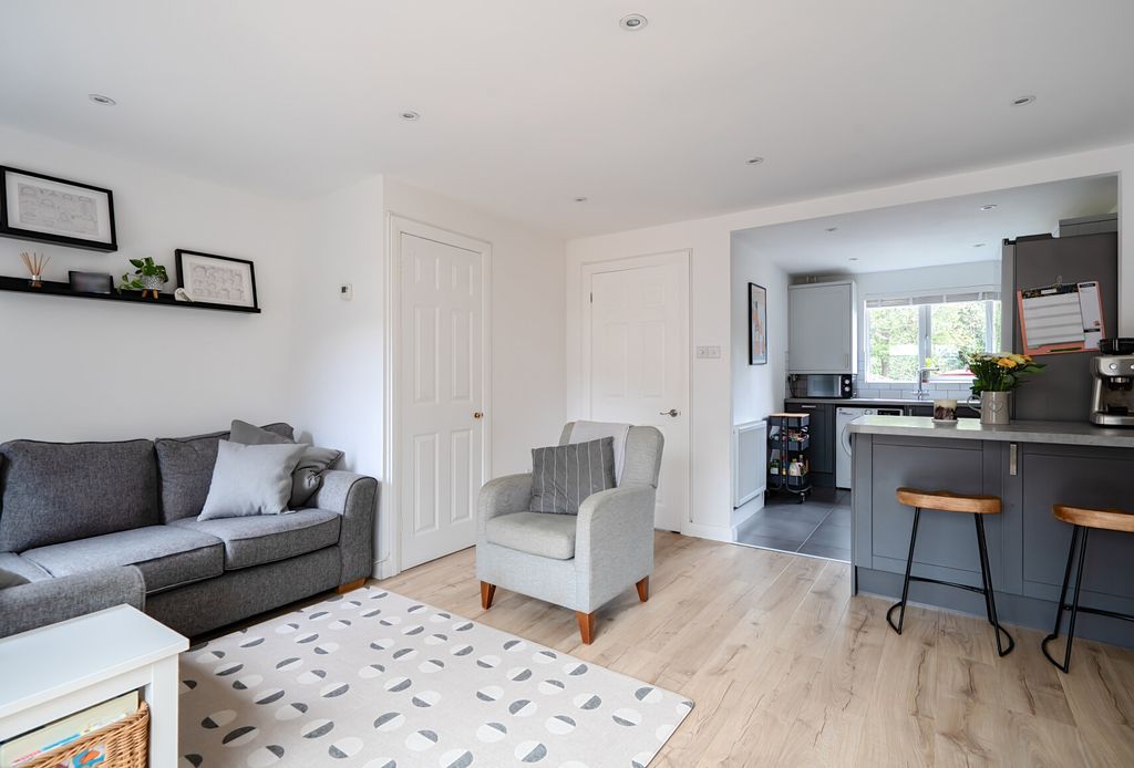 Property photo 3 of 17 1346682-8-68B7179...