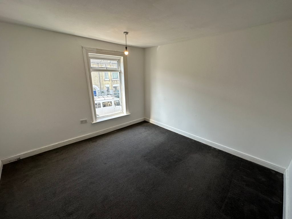 Property photo 3 of 6 Bedroom 1