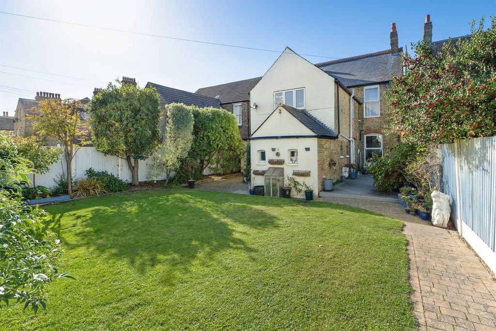 Property photo 2 of 36