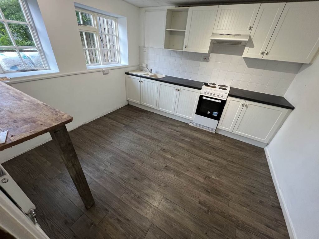 Property photo 2 of 9 Kitchen