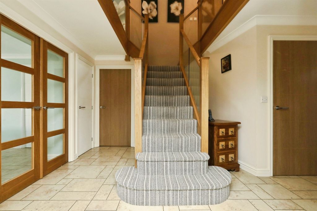 Property photo 2 of 23