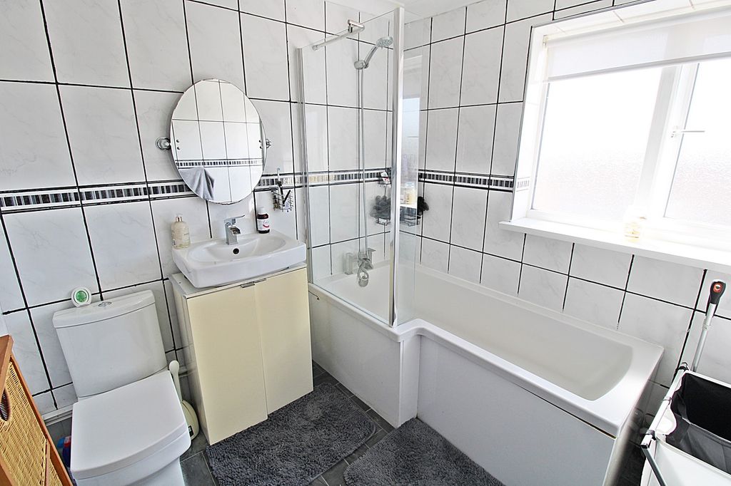 Property photo 3 of 20 Bathroom