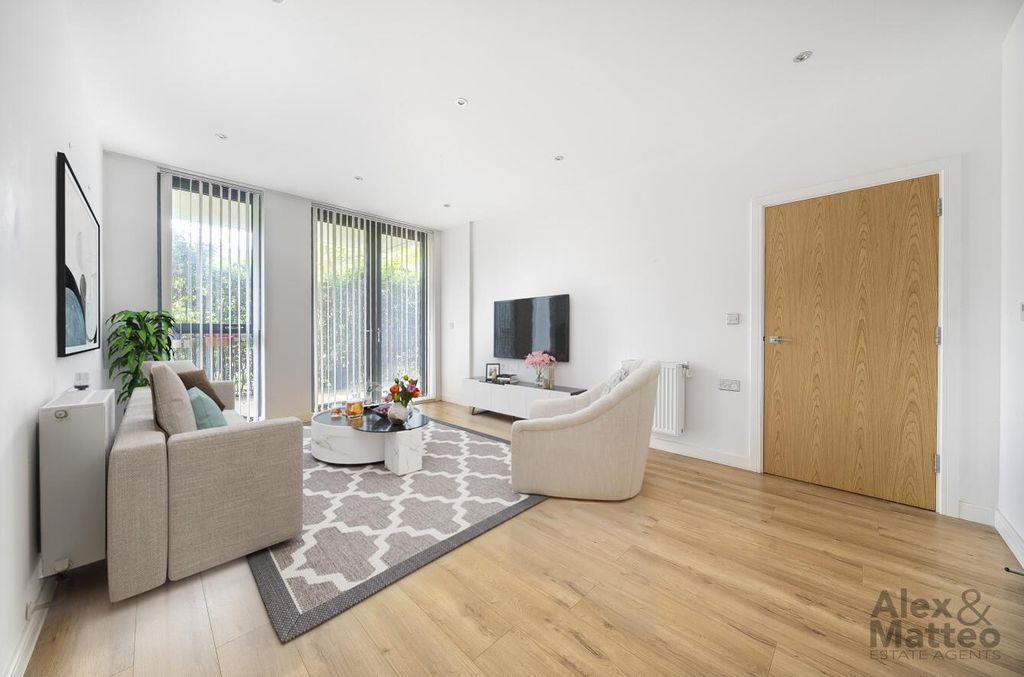 Property photo 1 of 8 Osier House