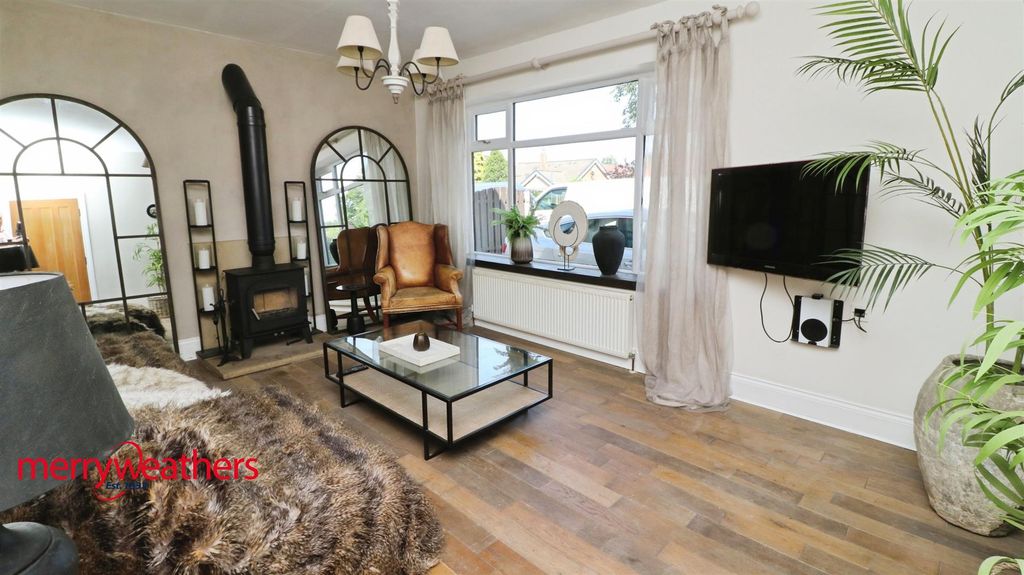 Property photo 3 of 24 Lounge