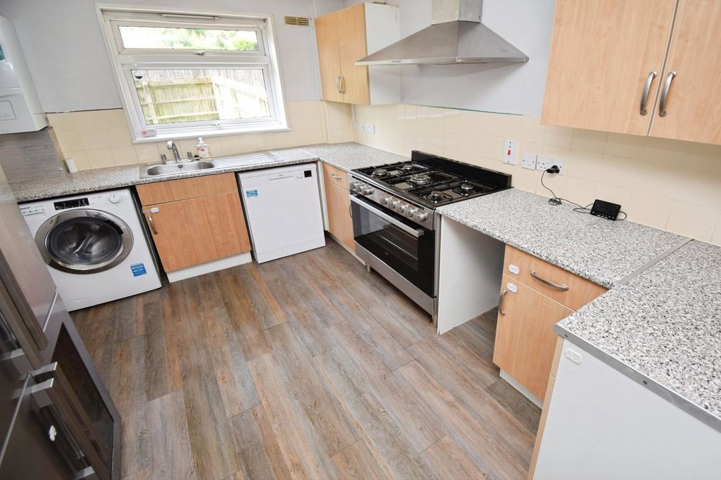 Property photo 3 of 27 Kitchen
