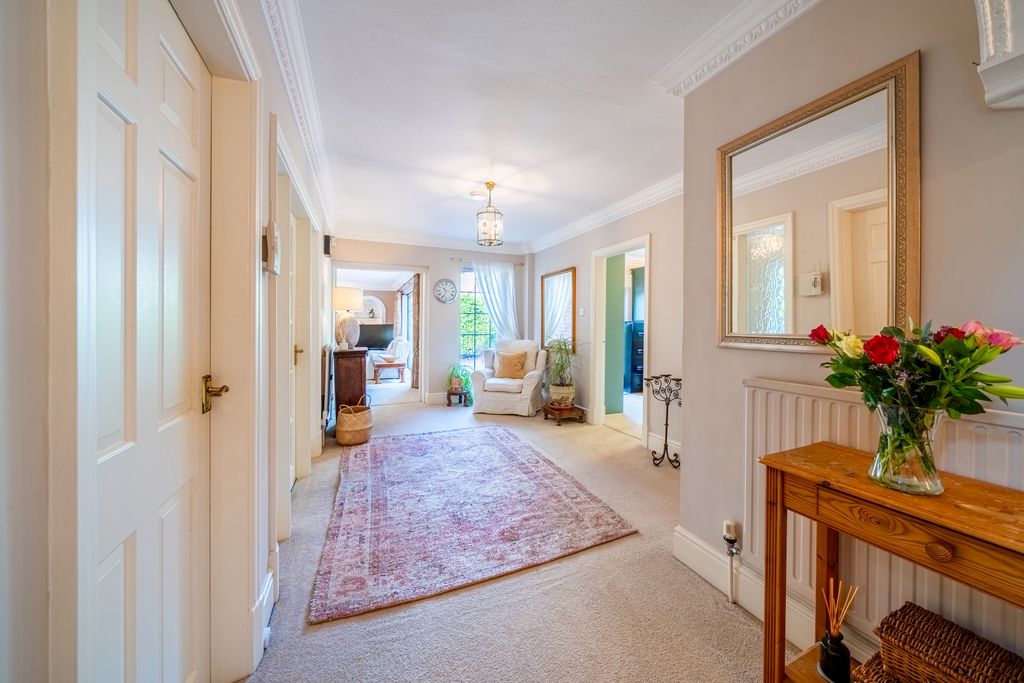 Property photo 2 of 29