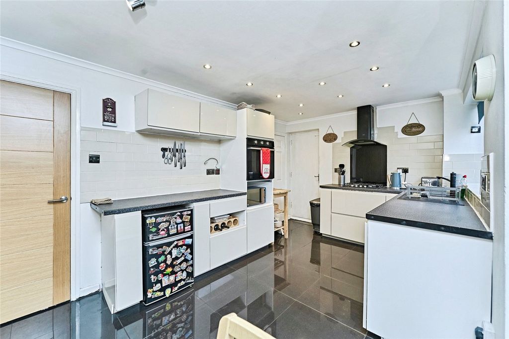 Property photo 3 of 23 Picture No. 30