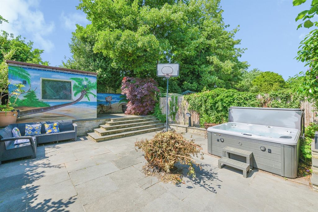 Property photo 2 of 17