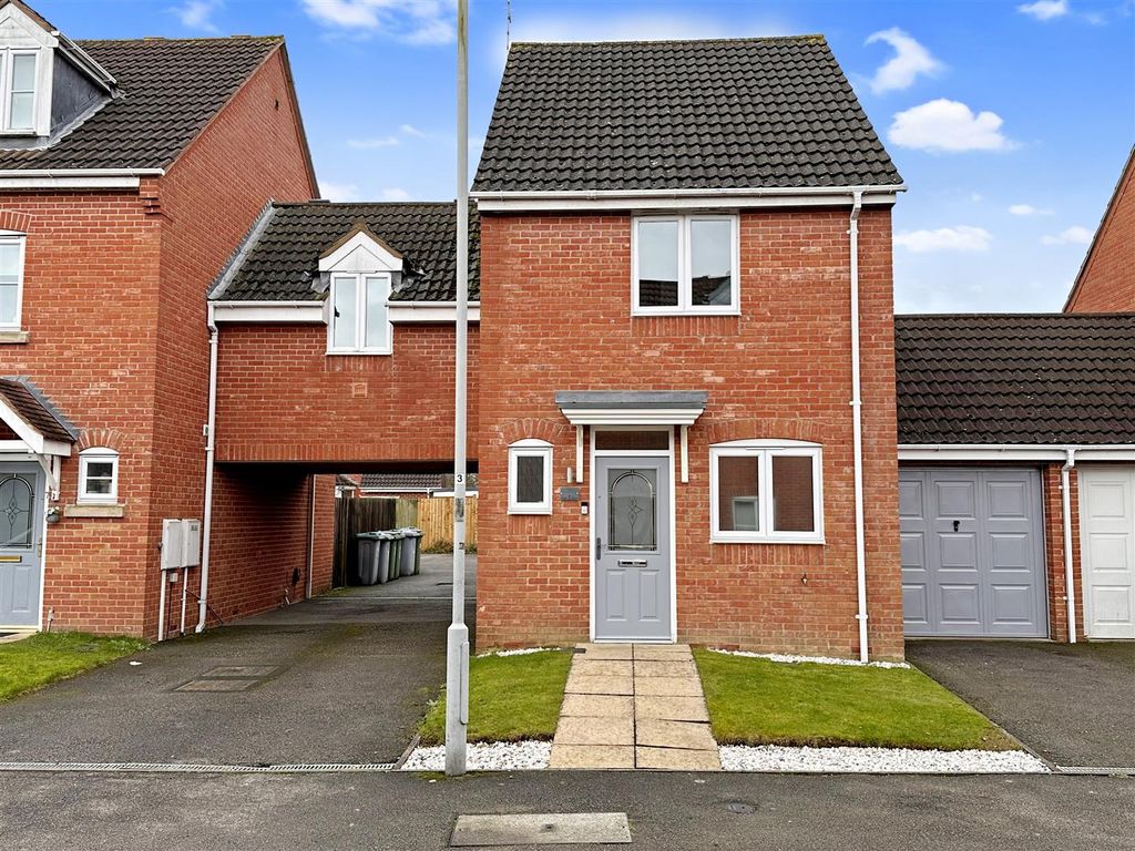 Property photo 1 of 18 Front Aspect (2) 839