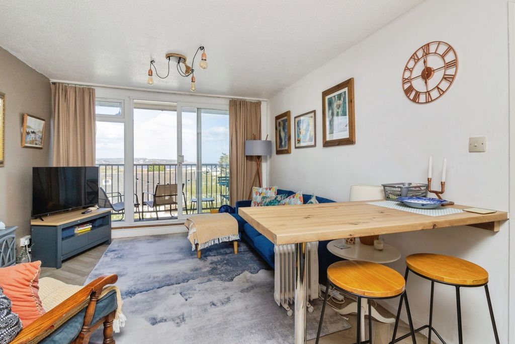 Property photo 3 of 13 Pbox-Img.Jpg