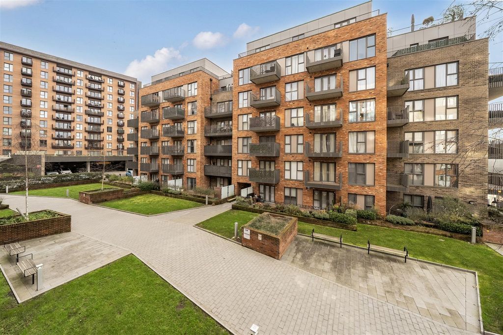 Property photo 1 of 23 1386682-1-69428913A1Bac.Jpg