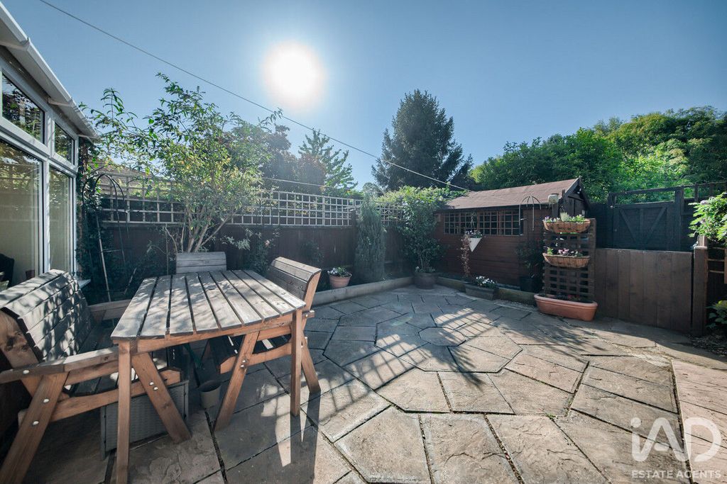 Property photo 3 of 23