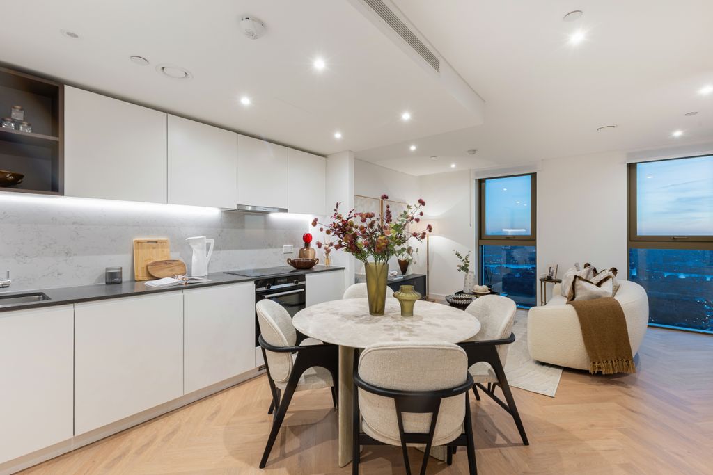 Property photo 2 of 10 101034_Flat 45 08 One Thames Quay 222 Marsh Wall (34).Jpg