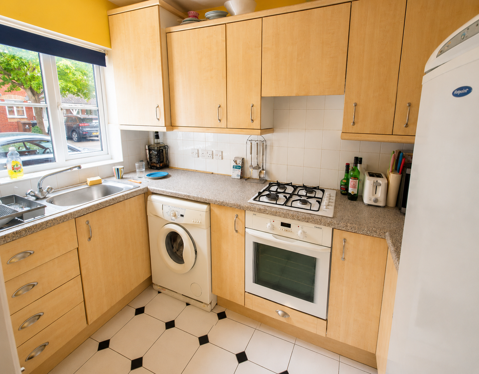Property photo 3 of 16 Kitchen