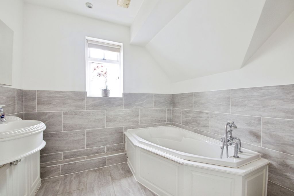 Additional image 11 of 2 bed flat for saleCatiline Court, 63A Main Road, Romford RM2