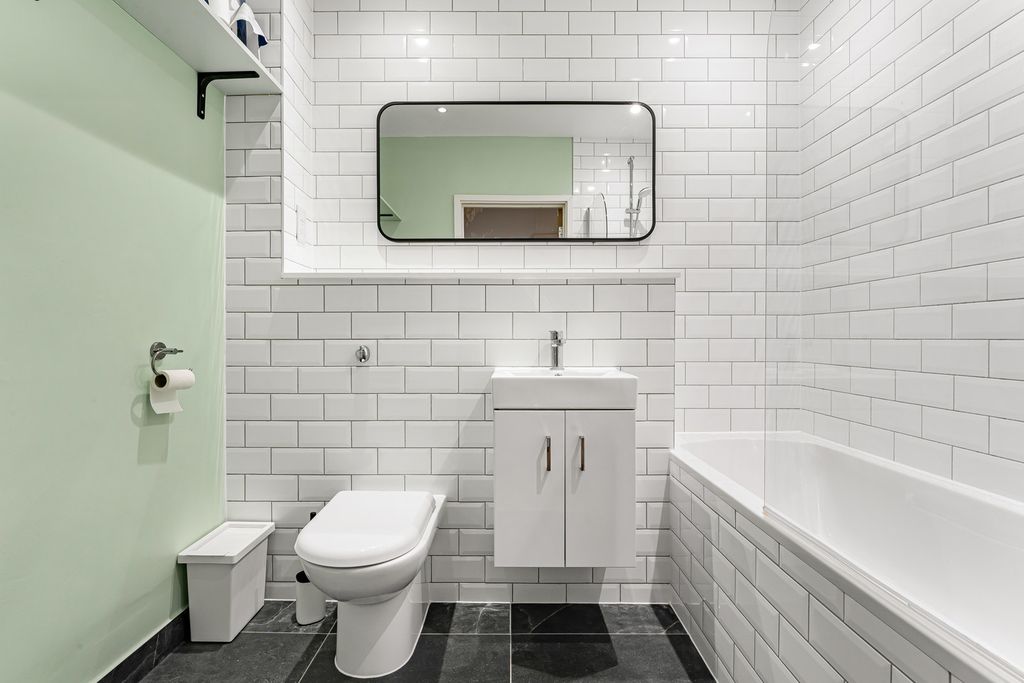 Property photo 3 of 13 Bathroom