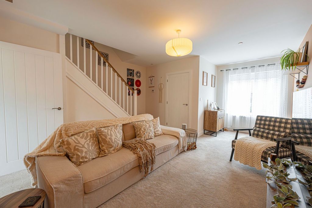 Property photo 3 of 33