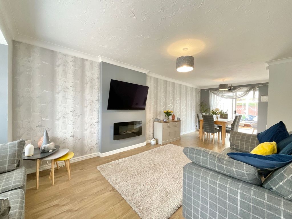 Property photo 2 of 28