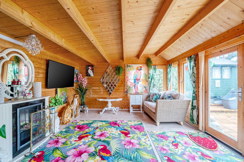 Property photo 3 of 16