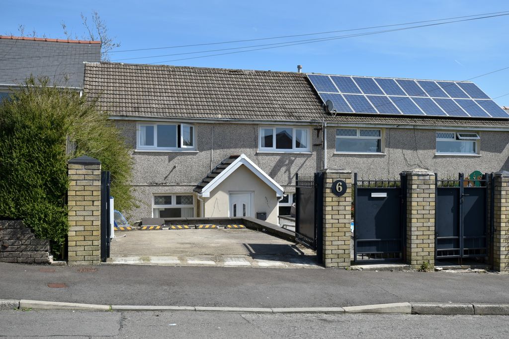 Property photo 1 of 14 Front View