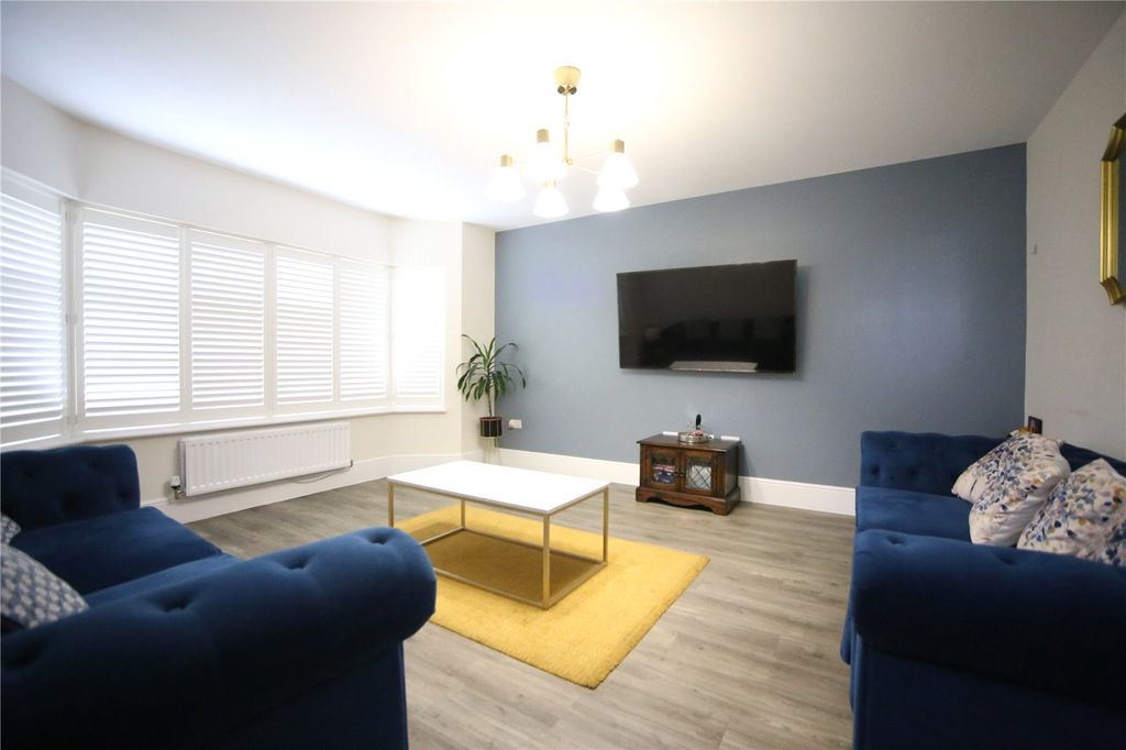 Property photo 3 of 38 Picture No. 04