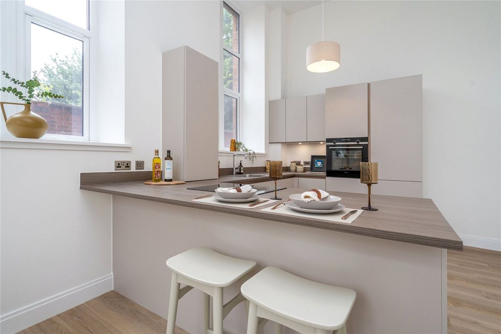 Property photo 2 of 16 Living/Kitchen