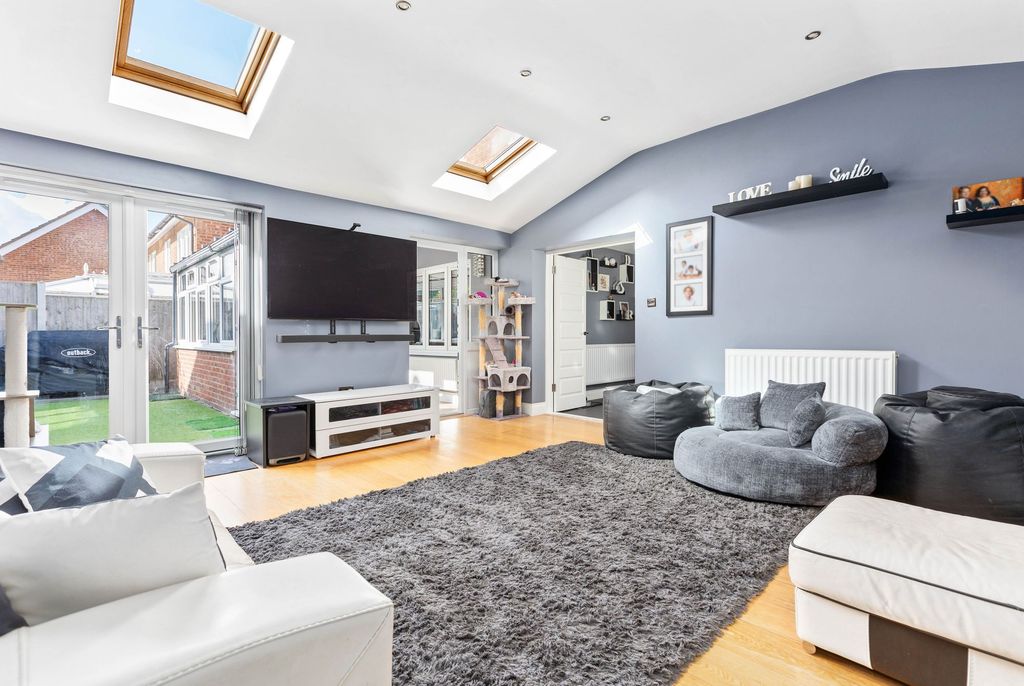 Property photo 3 of 21