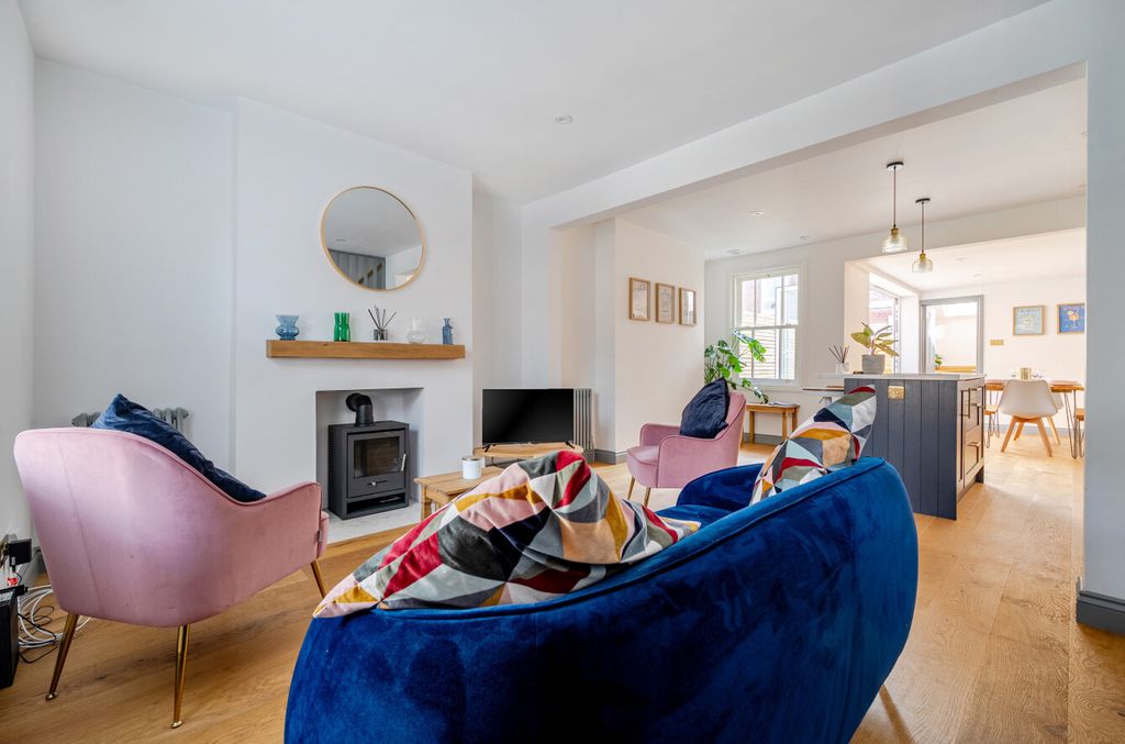 Property photo 2 of 13 1342970-13-68B195...