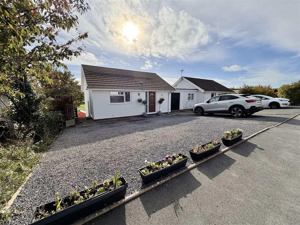 Property photo 2 of 17 Externally