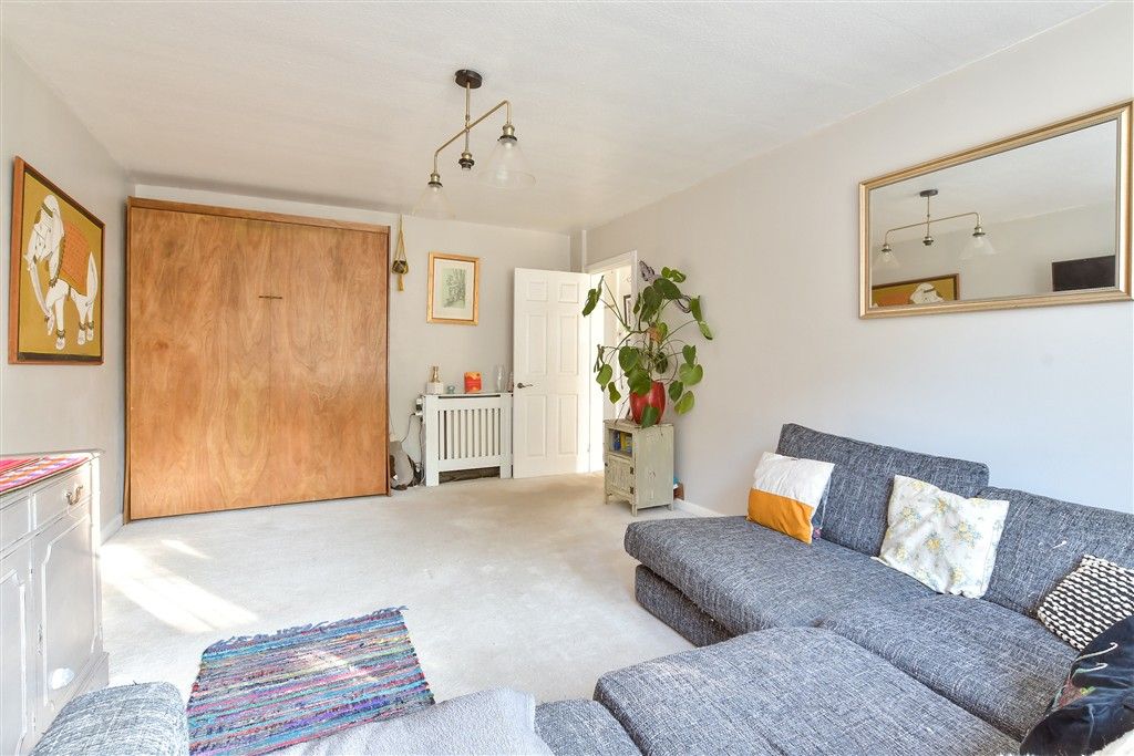 Property photo 2 of 11 Lounge