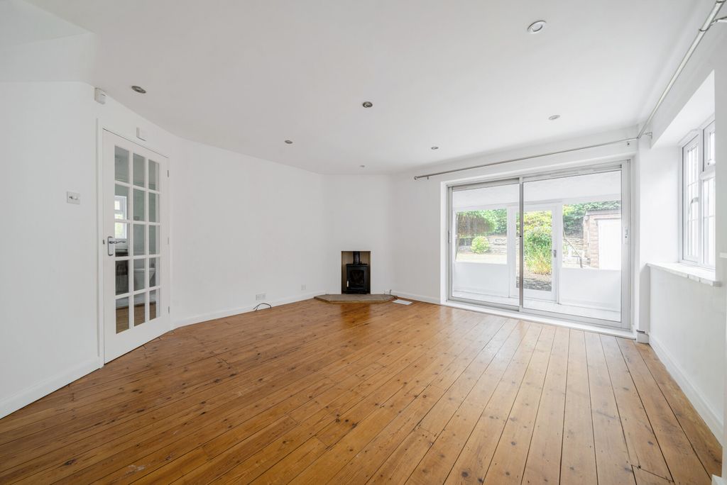 Property photo 3 of 17 1320298-9-686Bb8d...