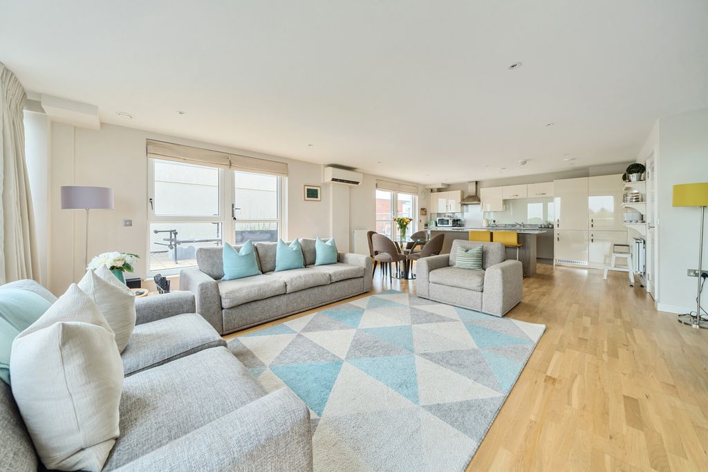 Property photo 2 of 21 1331132-8-689c96d...
