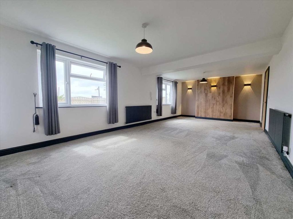 Property photo 3 of 12 Further Aspect
