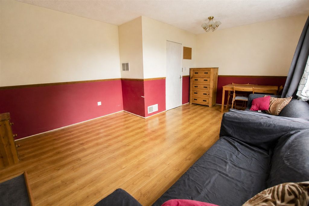 Property photo 2 of 16 Approach