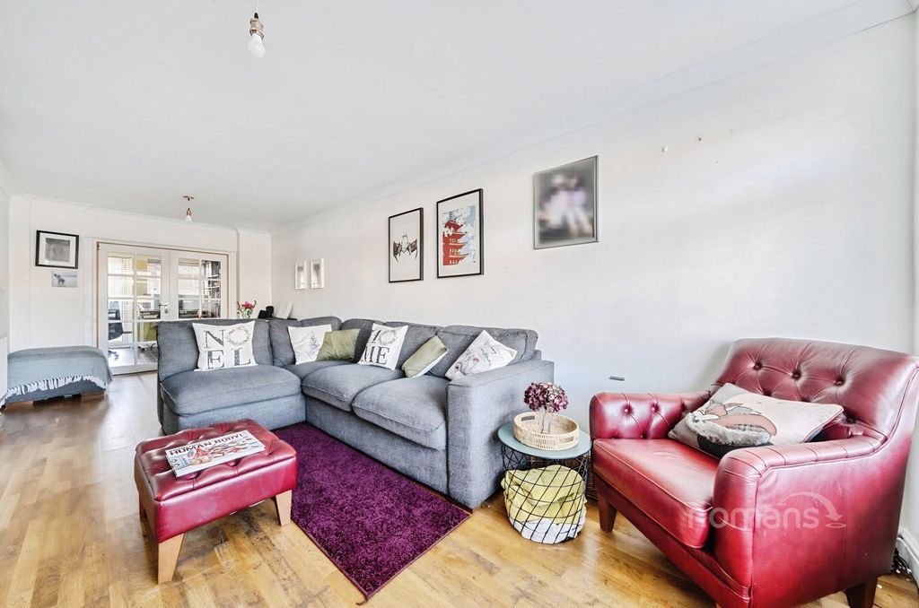 Property photo 3 of 19 Pbox-Img.Png