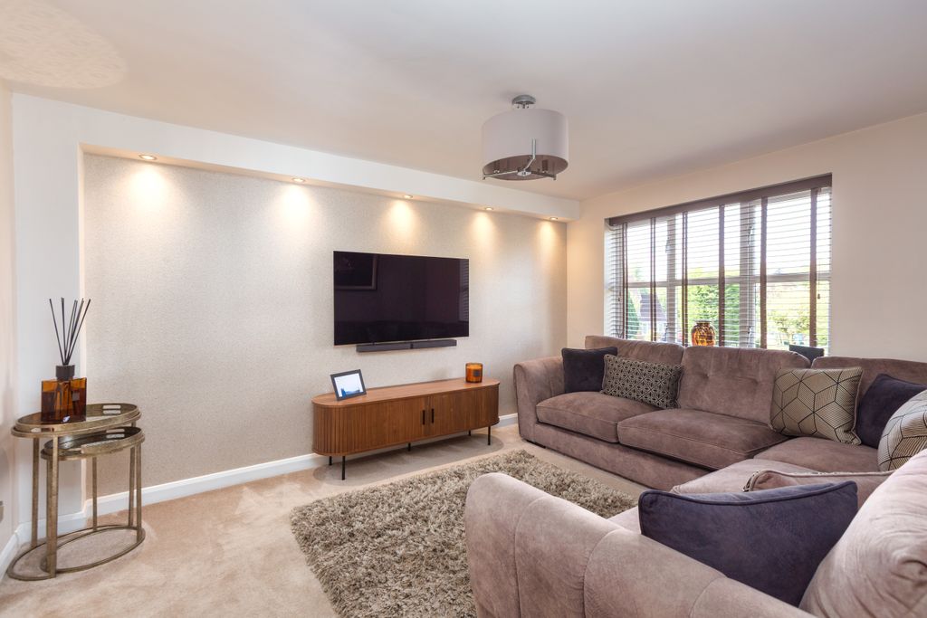 Property photo 2 of 22 Lounge