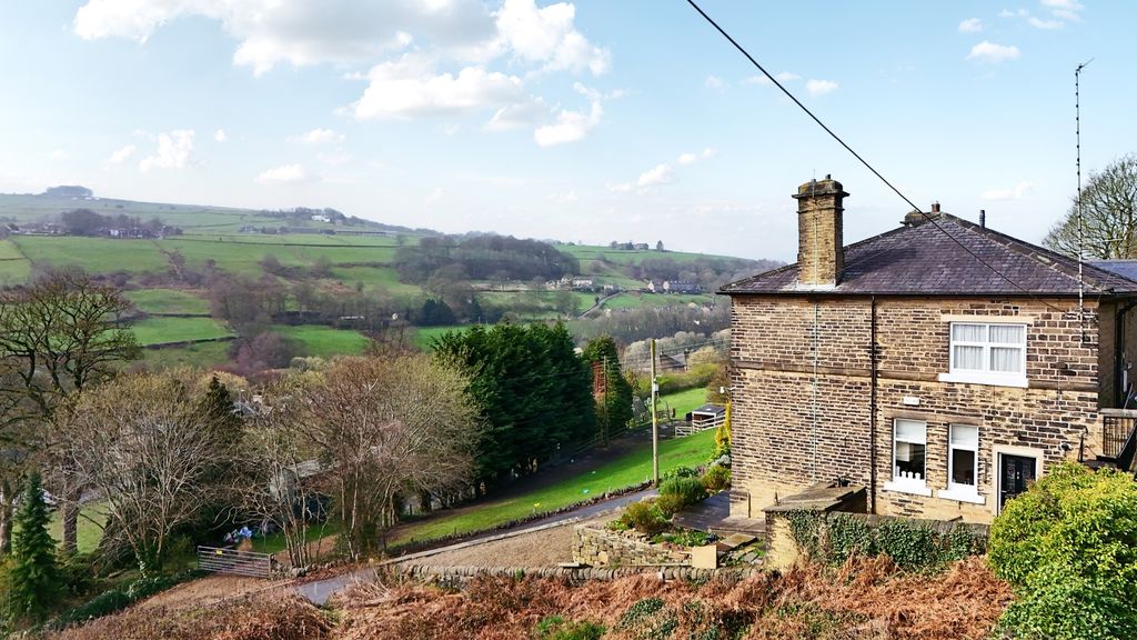 Property photo 2 of 15 Property Side