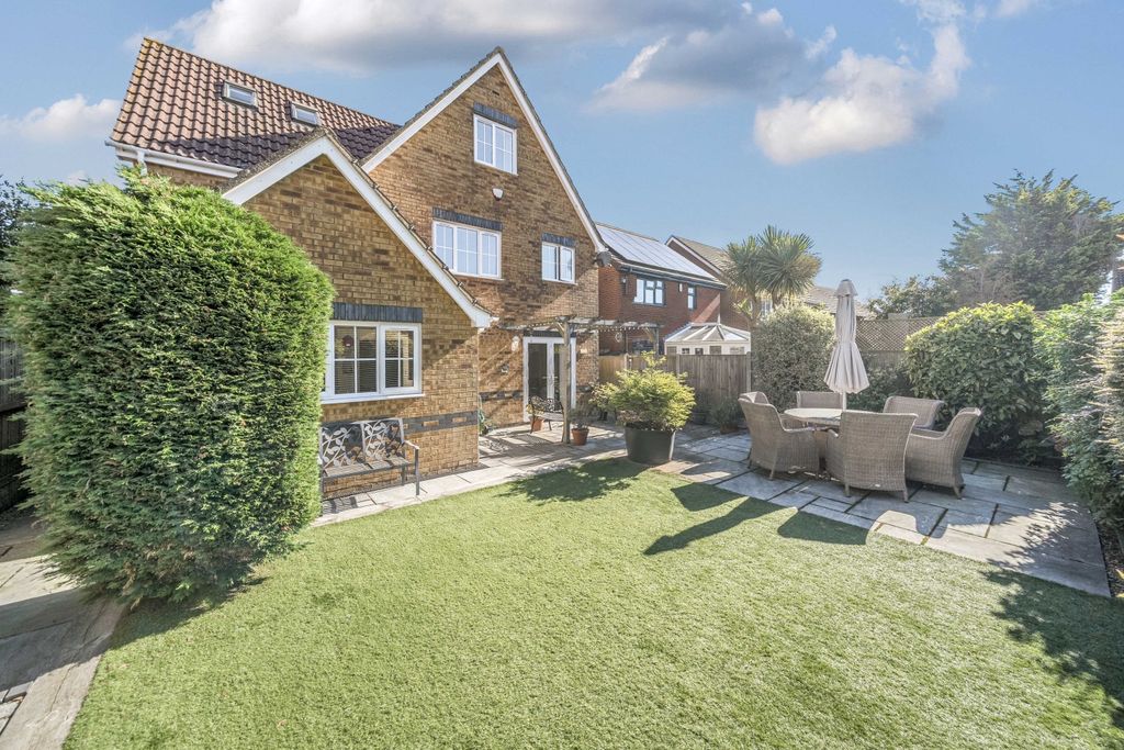 Property photo 3 of 19 Garden