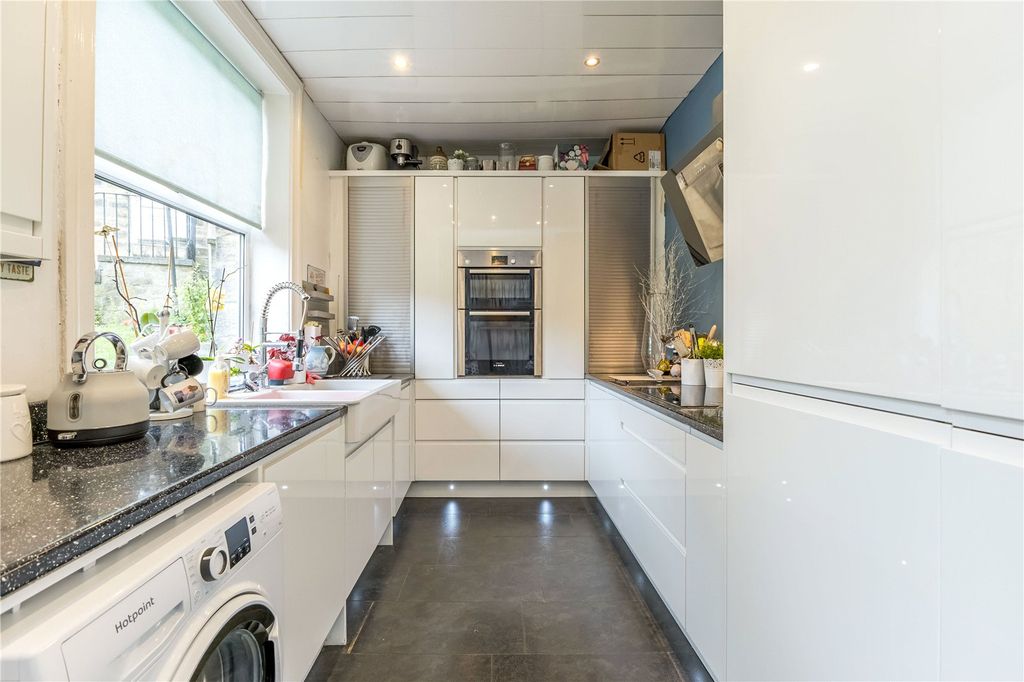 Property photo 3 of 15 Kitchen