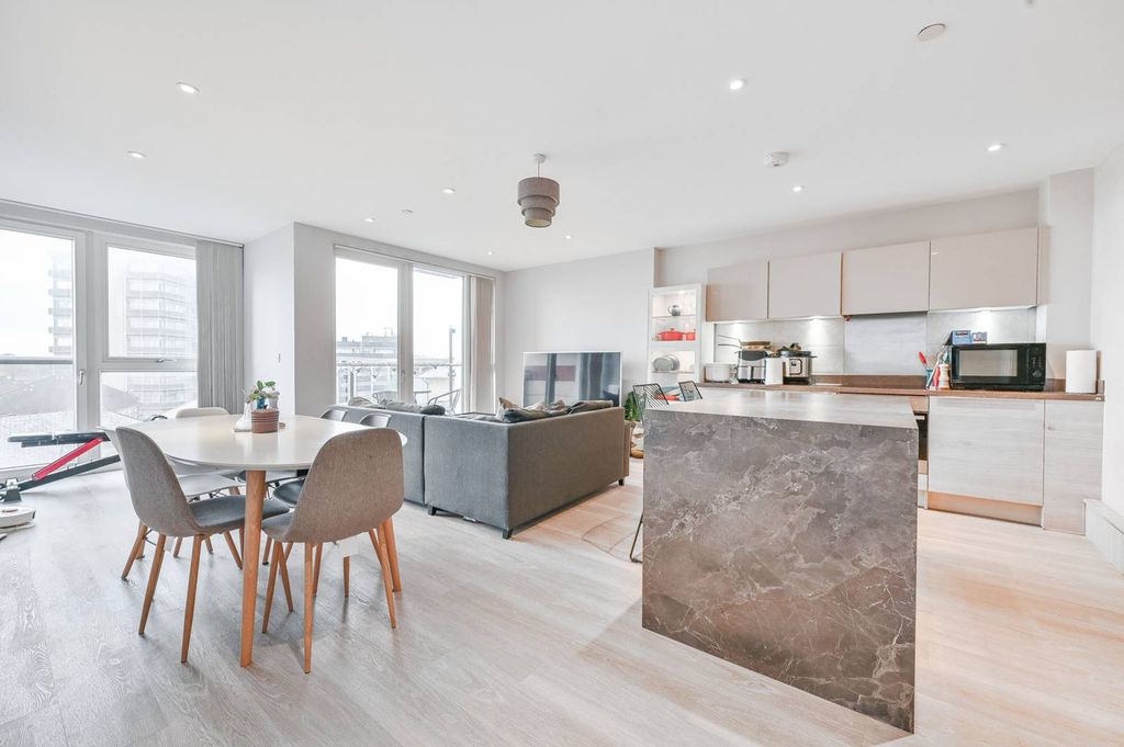 Property photo 3 of 16