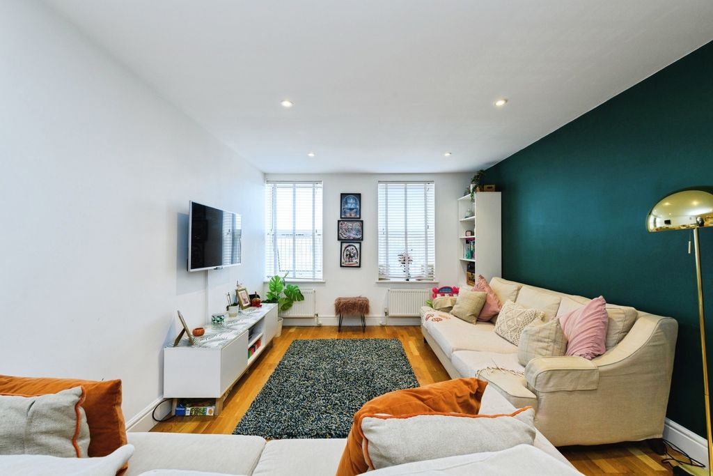 Property photo 2 of 15 Photo