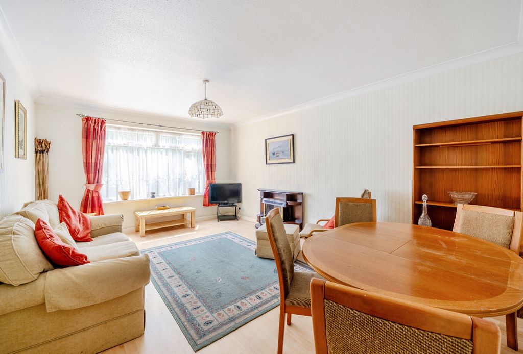 Property photo 2 of 12 9-6821Dd905c364-1...