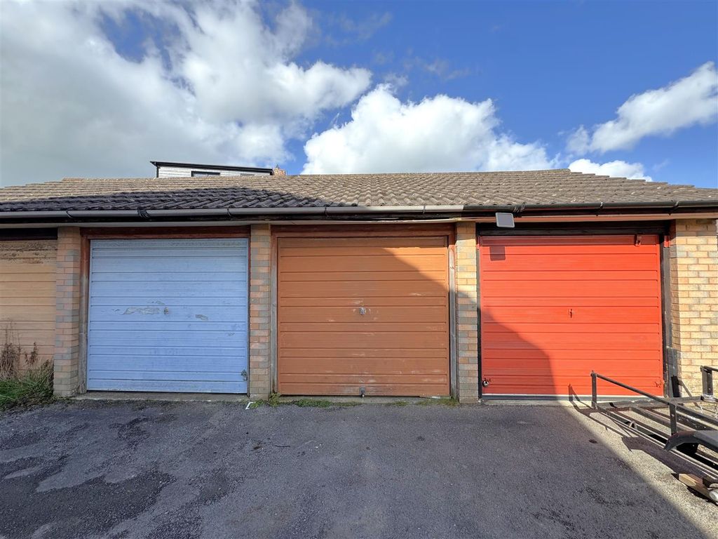 Property photo 3 of 14 13.Jpeg