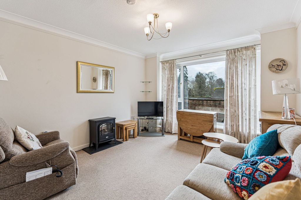 Property photo 2 of 14 Lounge